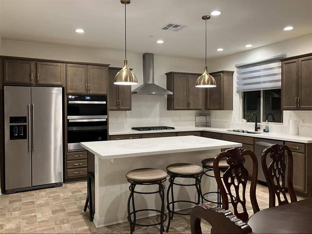 Riverside Quiet Home Rental