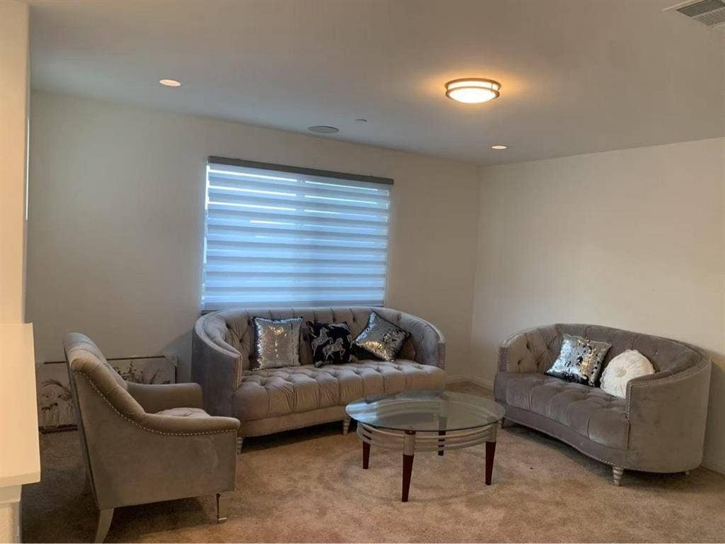 Riverside Quiet Home Rental