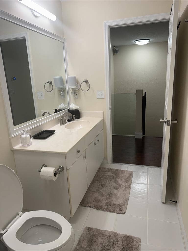 looking a roommate (Females) ONLY