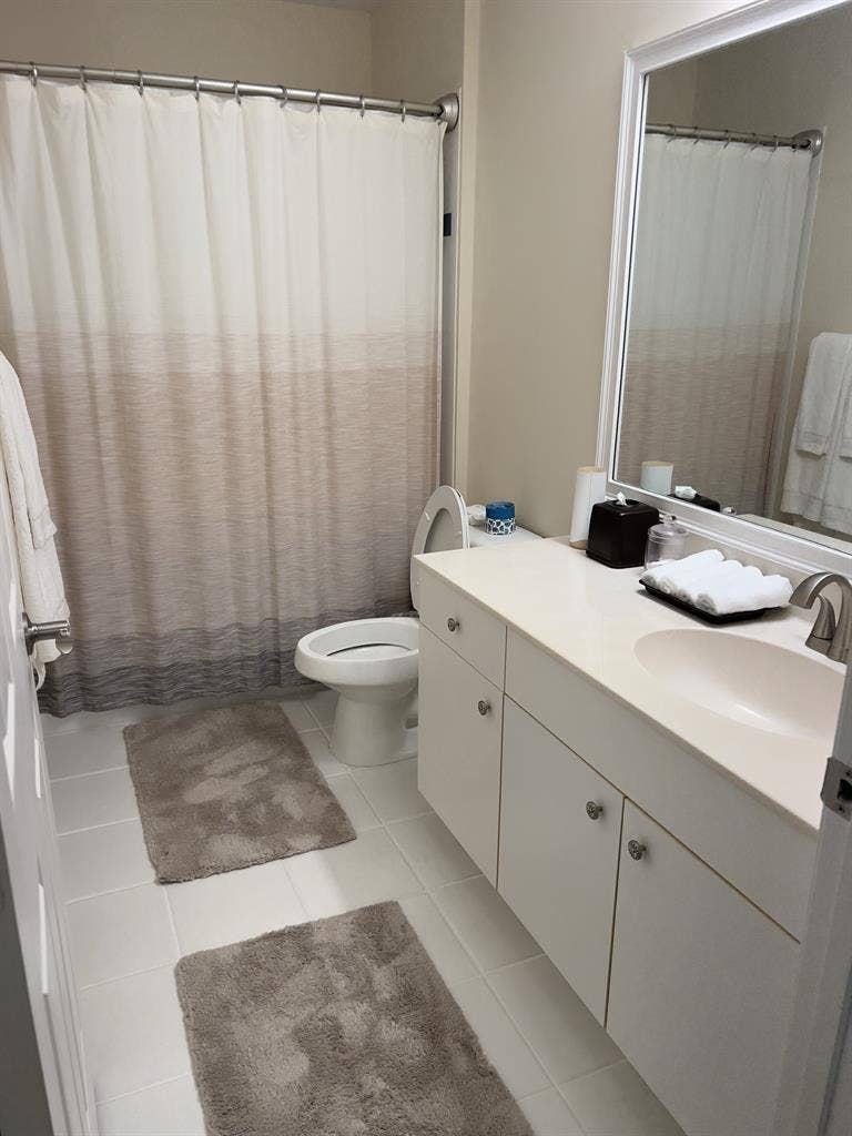 looking a roommate (Females) ONLY