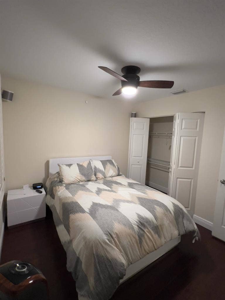 looking a roommate (Females) ONLY