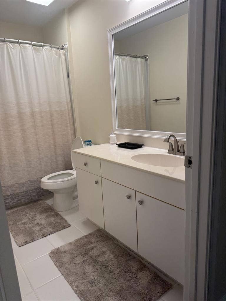 looking a roommate (Females) ONLY