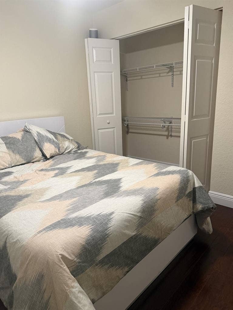 looking a roommate (Females) ONLY
