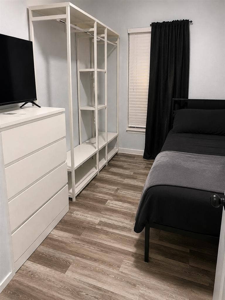 Small room for rent