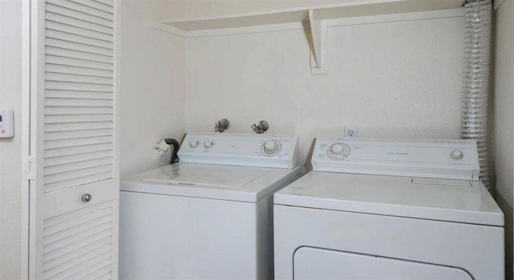 Big private room/bath in my home