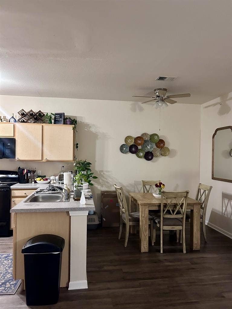 Spacious 2 bed 2 bath apt!