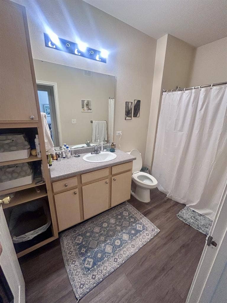 Spacious 2 bed 2 bath apt!
