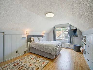 Clean Room in Quiet Home