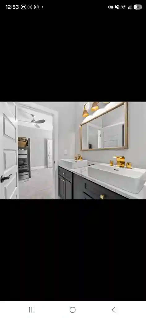 ****ROOMS FOR RENT IN WEST END****