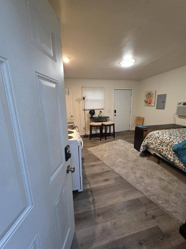TINY HOUSE! Utilities + Wifi FREE!
