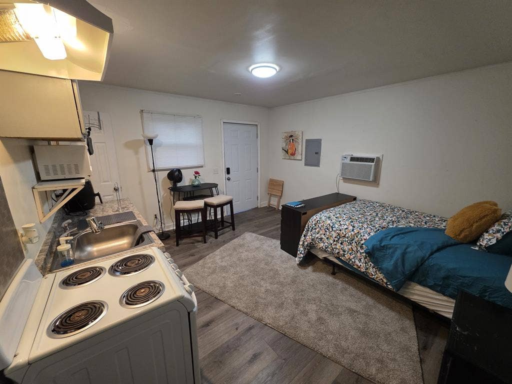 TINY HOUSE! Utilities + Wifi FREE!