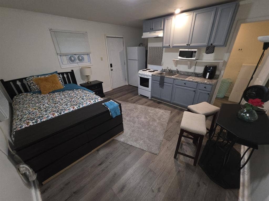 TINY HOUSE! Utilities + Wifi FREE!