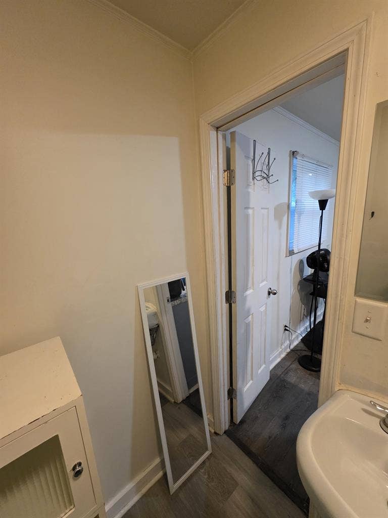 TINY HOUSE! Utilities + Wifi FREE!