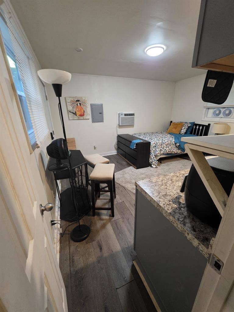 TINY HOUSE! Utilities + Wifi FREE!