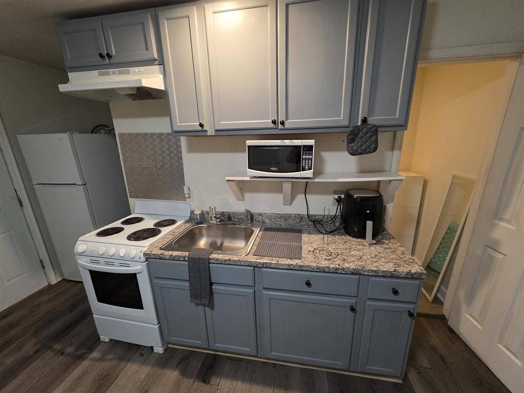 TINY HOUSE! Utilities + Wifi FREE!