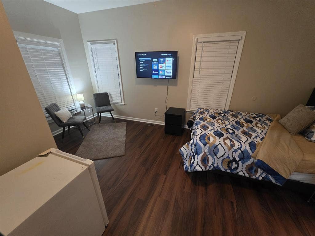 MIDTOWN SUITE! PRIVATE BATHROOM!!!
