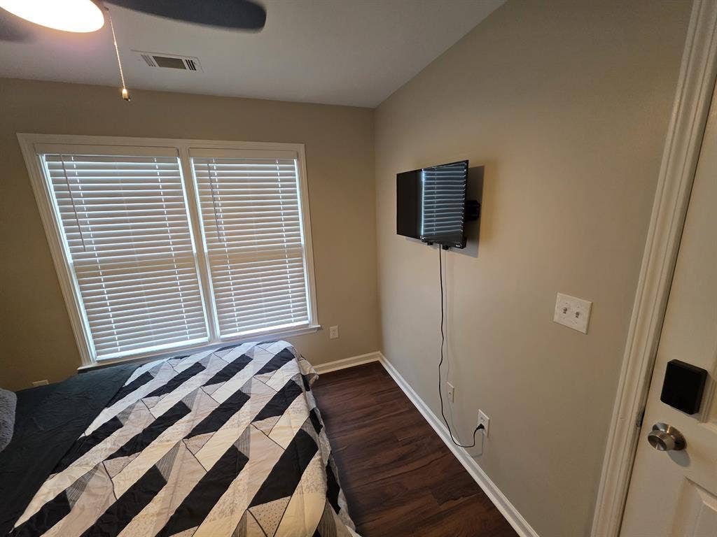 MIDTOWN SUITE! PRIVATE BATHROOM!!!
