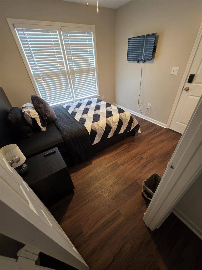 MIDTOWN SUITE! PRIVATE BATHROOM!!!