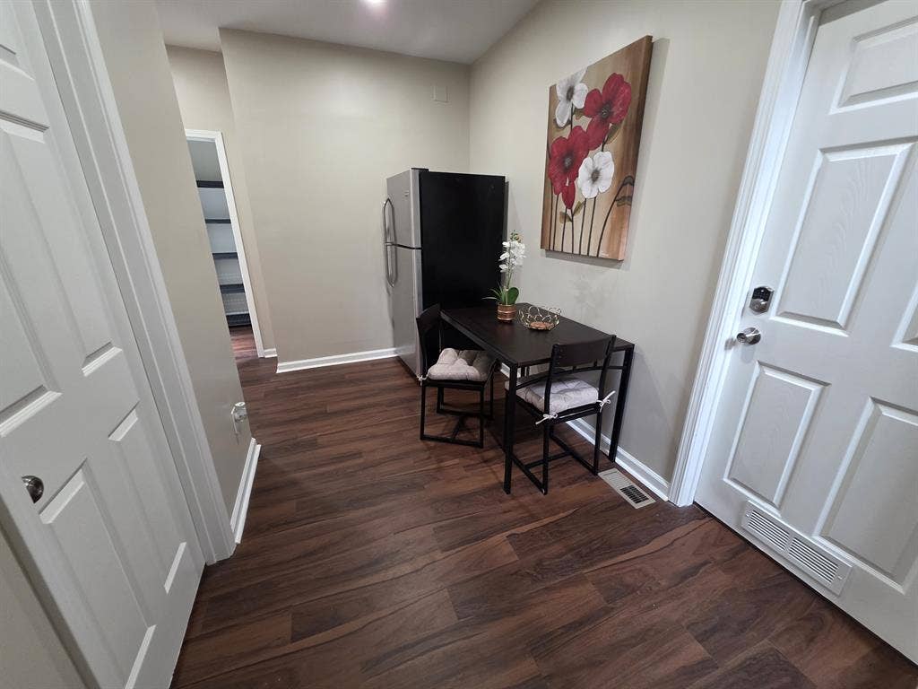 MIDTOWN SUITE! PRIVATE BATHROOM!!!