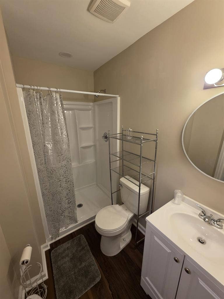 MIDTOWN SUITE! PRIVATE BATHROOM!!!
