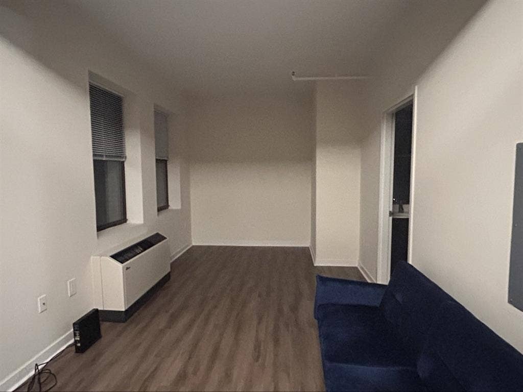 Studio in luxury apt, NYC view