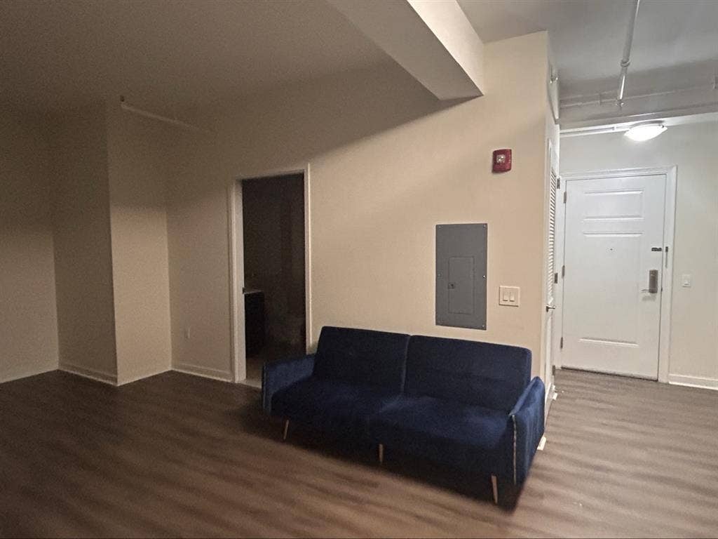 Studio in luxury apt, NYC view