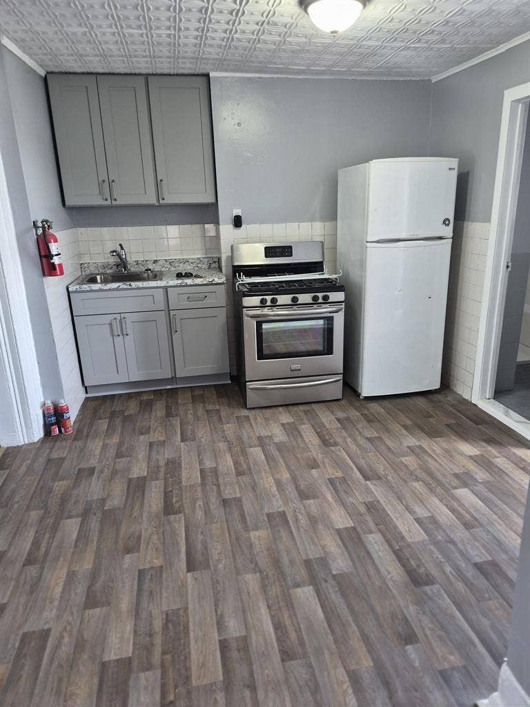 Great location, quiet block.