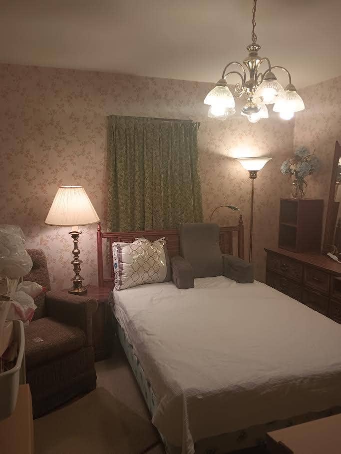 2 ROOMS AVAIL NOW