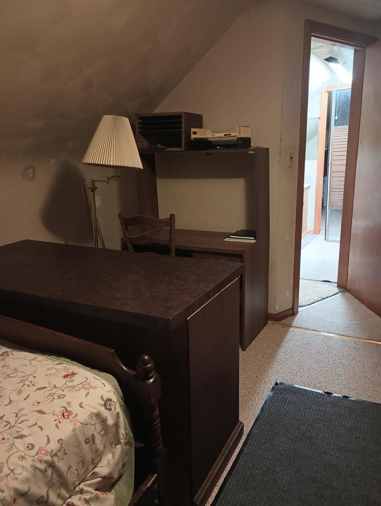 2 ROOMS AVAIL NOW