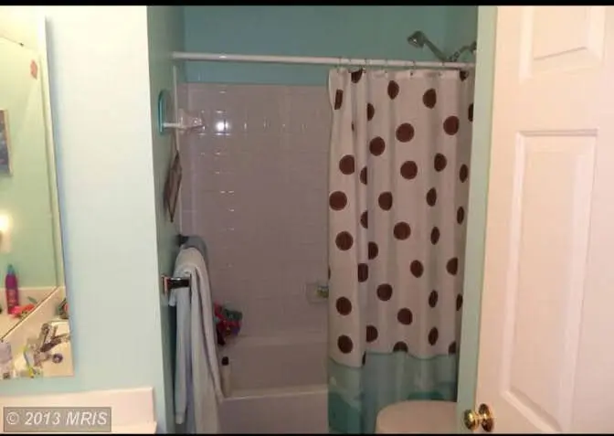 Female roommate reduced rent