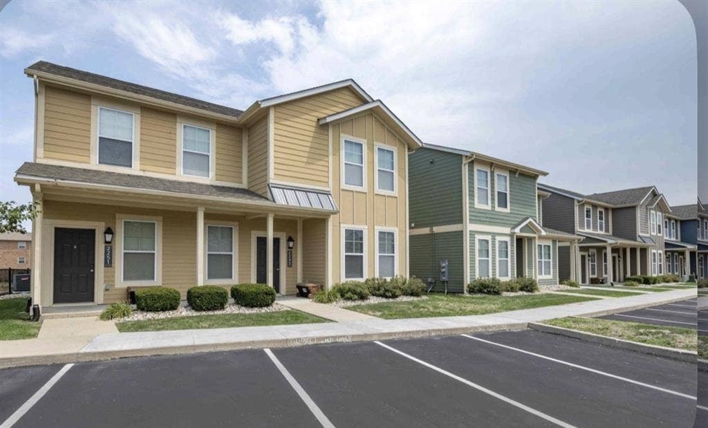 TOWNHOUSE SUPER CLOSE TO PURDUE