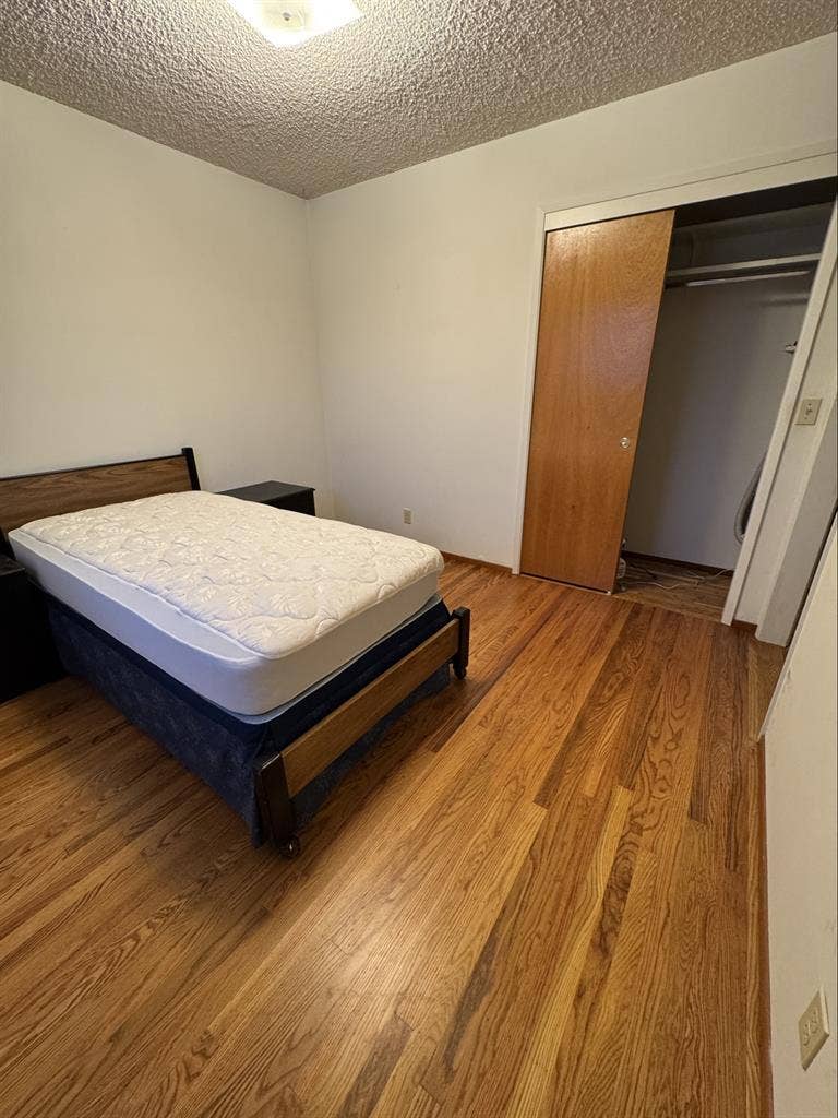 ROOM & EXCLUSIVE BATHROOM FOR RENT!