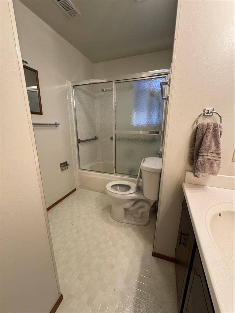 ROOM & EXCLUSIVE BATHROOM FOR RENT!
