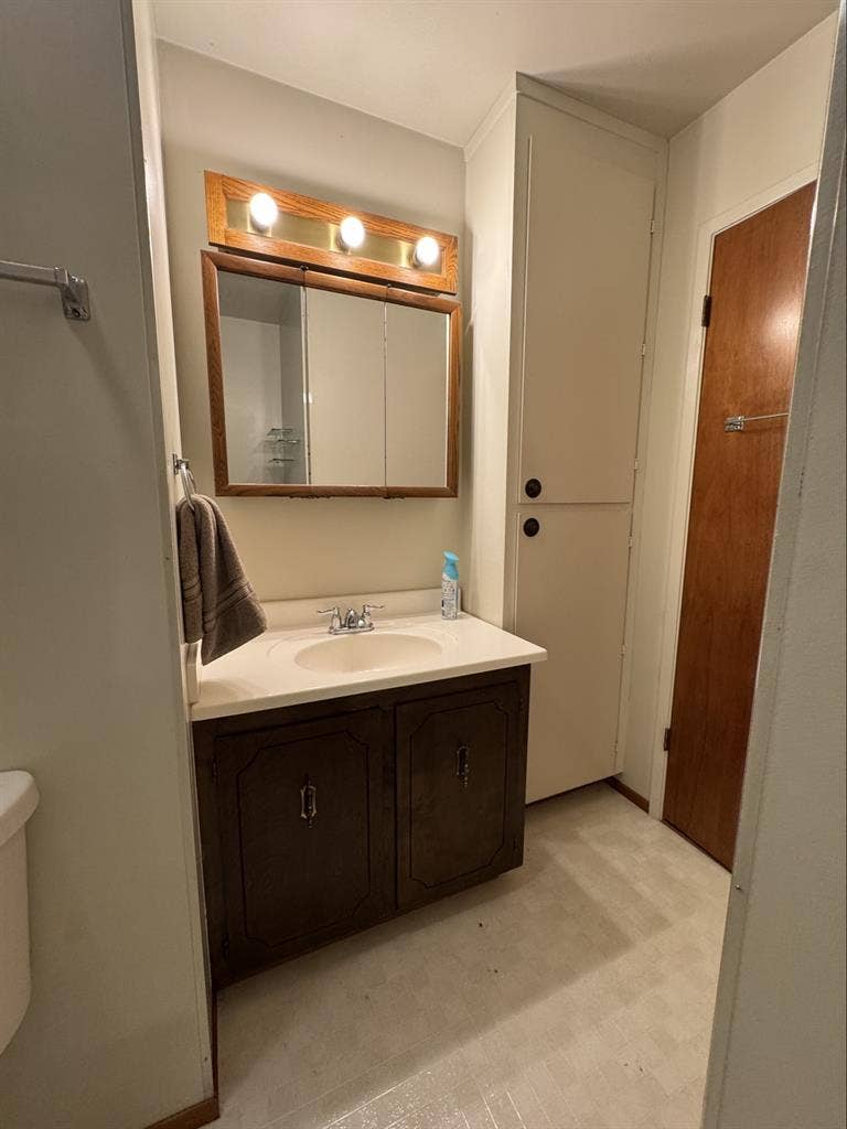 ROOM & EXCLUSIVE BATHROOM FOR RENT!
