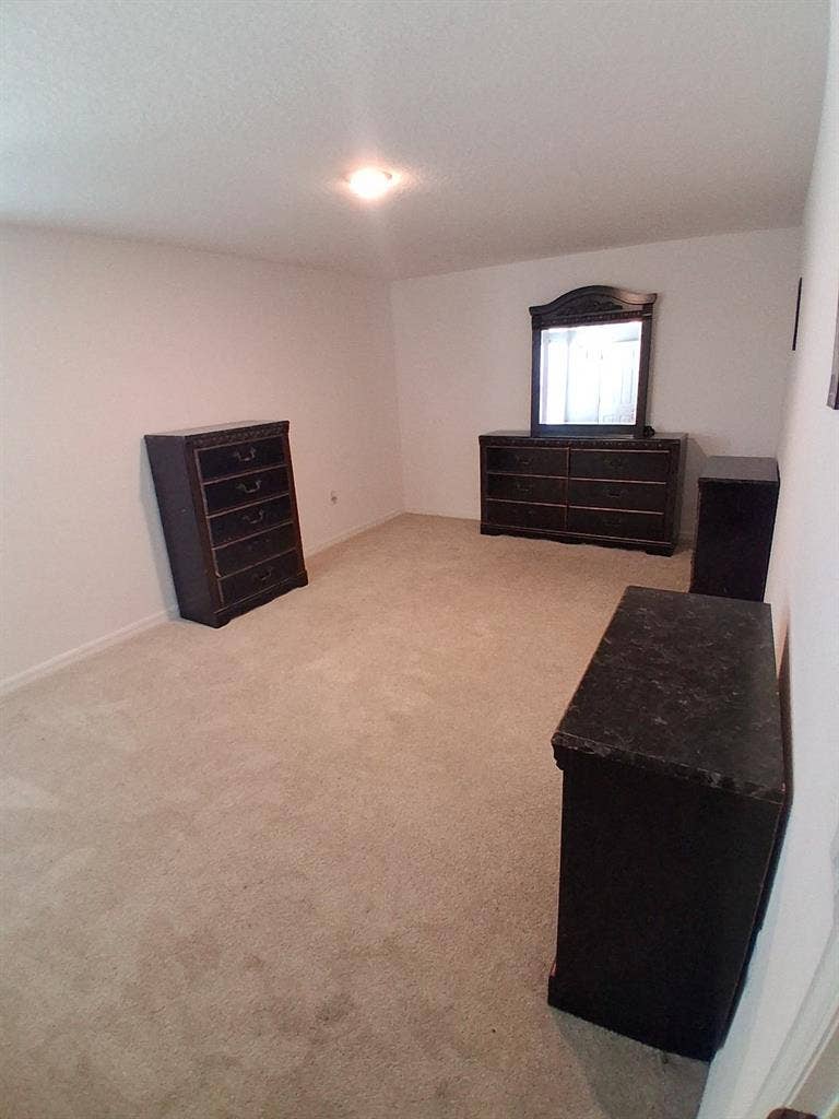 3 rooms for rent in a house 3000sq