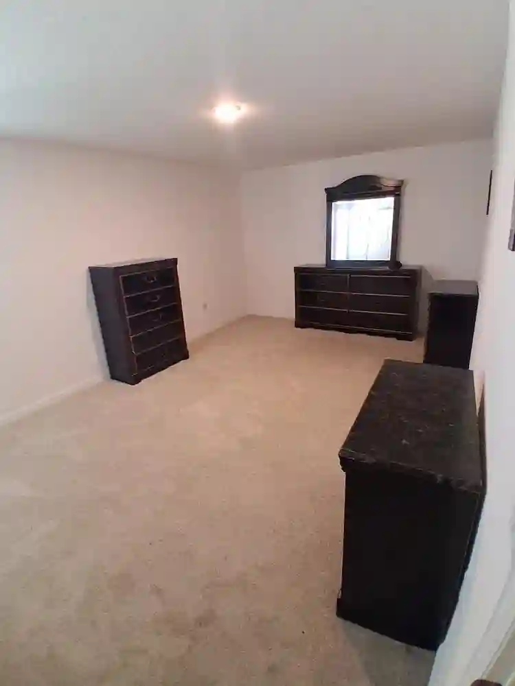 3 rooms for rent in a house 3000sq