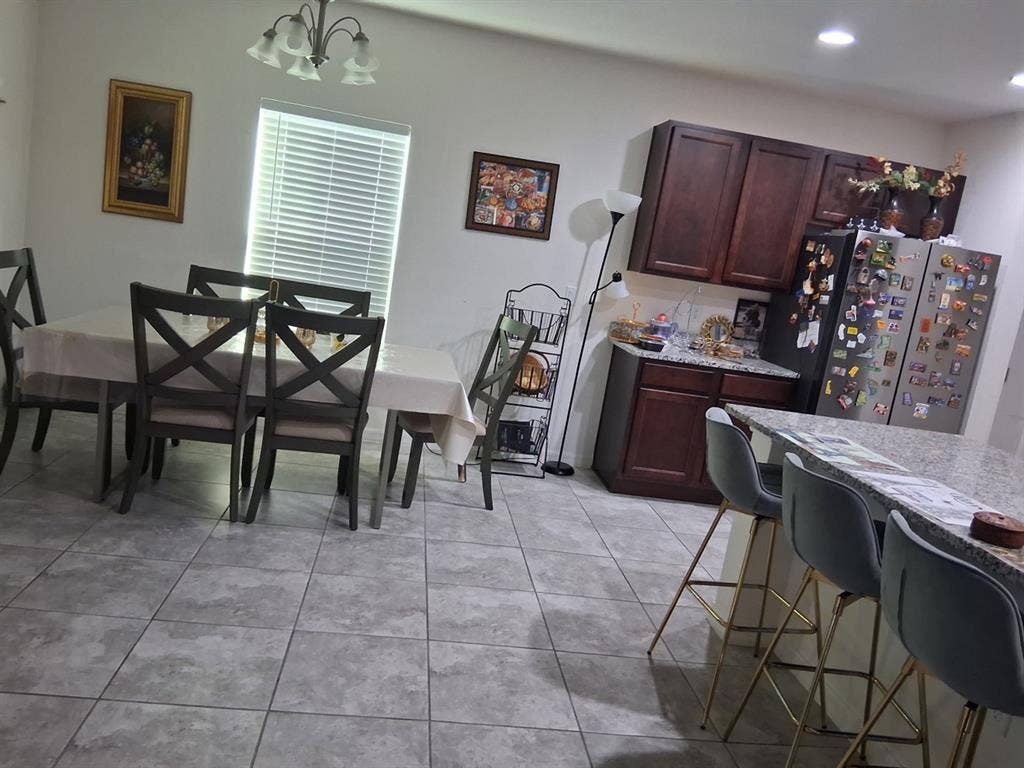 3 rooms for rent in a house 3000sq