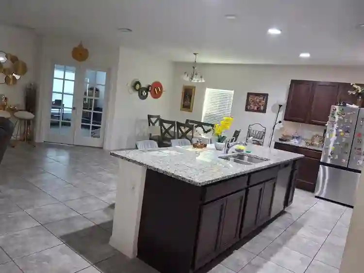 3 rooms for rent in a house 3000sq