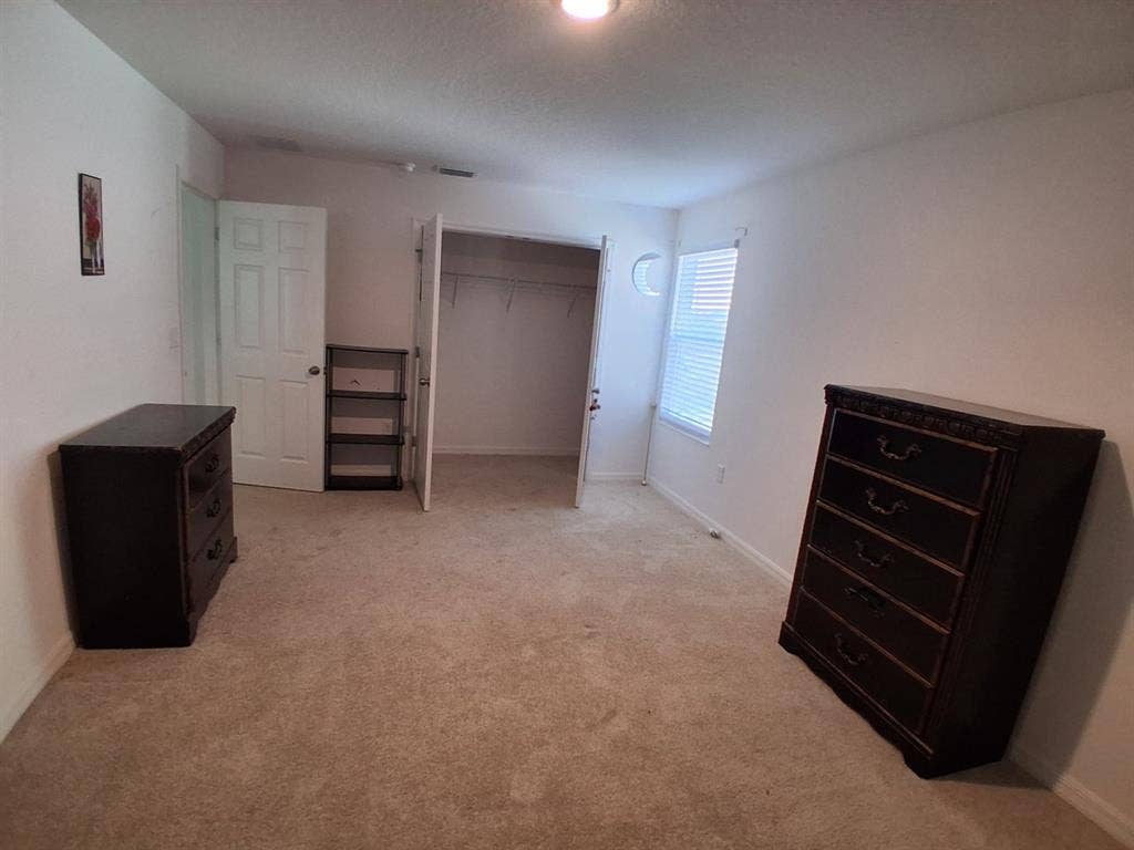 3 rooms for rent in a house 3000sq