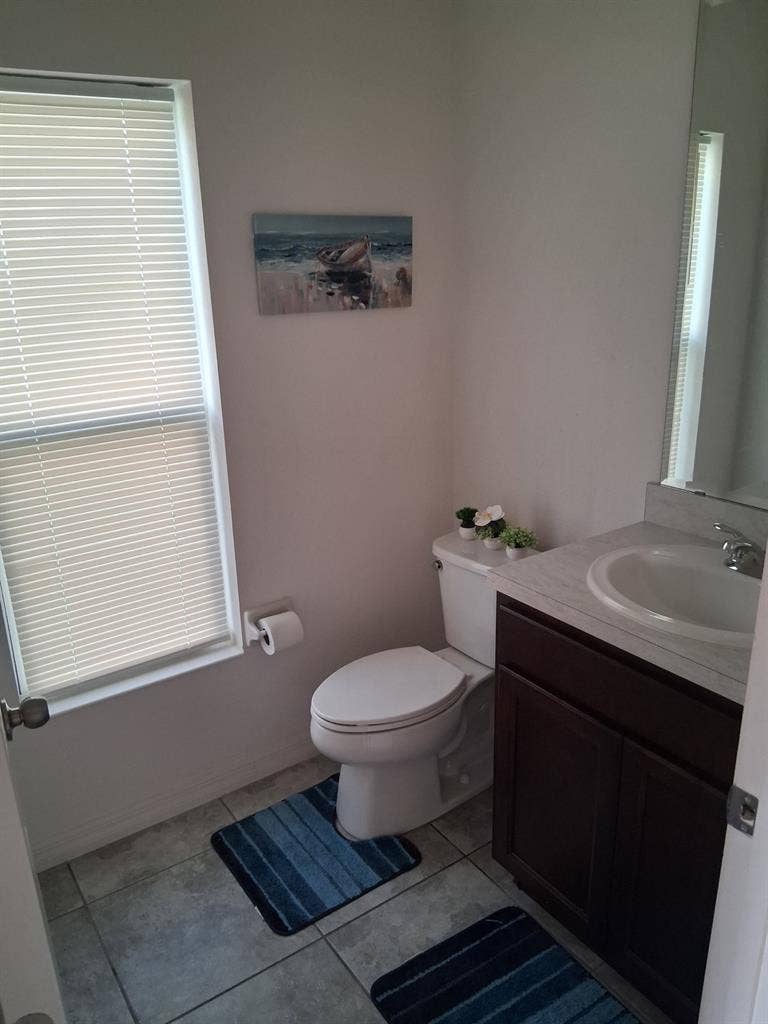 3 rooms for rent in a house 3000sq