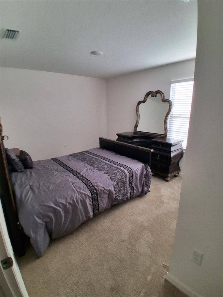 3 rooms for rent in a house 3000sq
