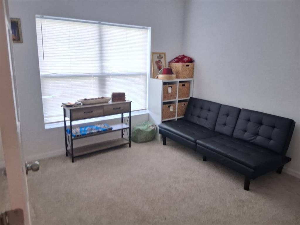 3 rooms for rent in a house 3000sq