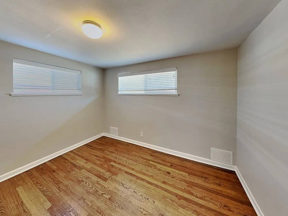 Roommates needed