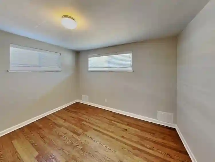 Roommates needed