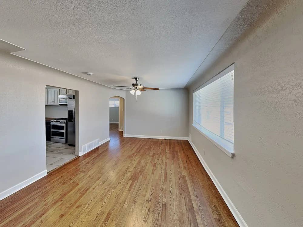 Roommates needed