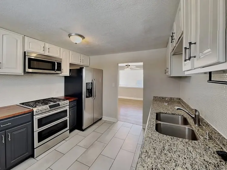 Roommates needed