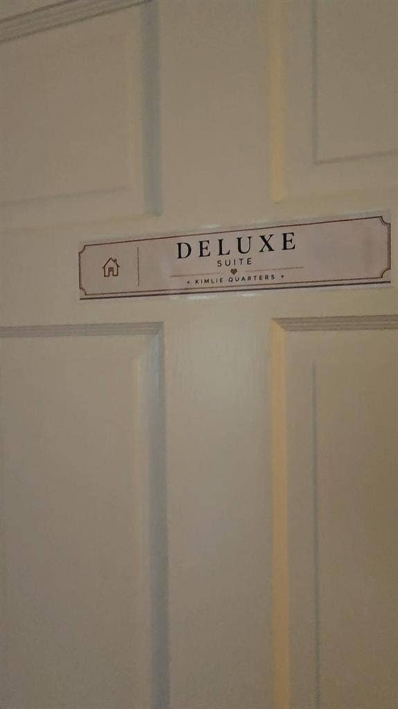 Deluxe Suite | Kimlie Quarters