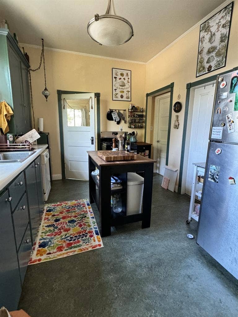 Private daylight basement room