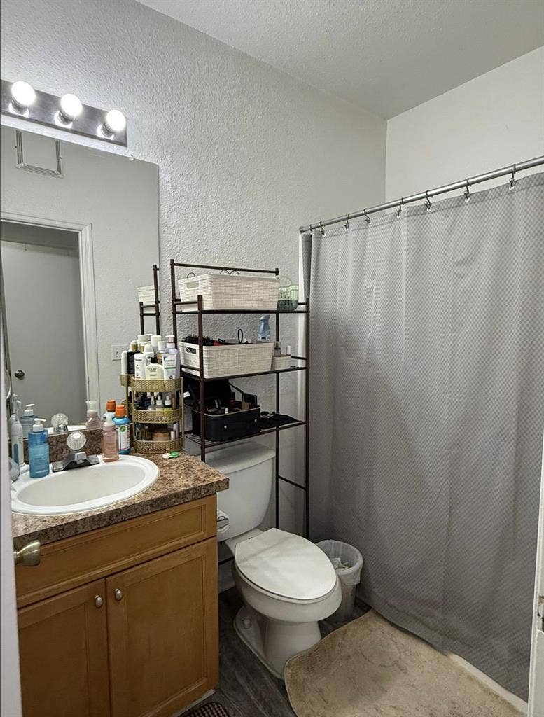 subleasing for a female roommate!