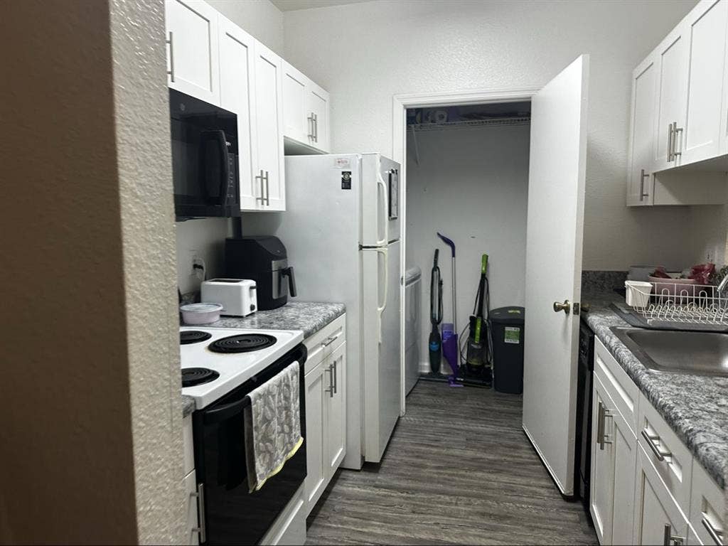 subleasing for a female roommate!